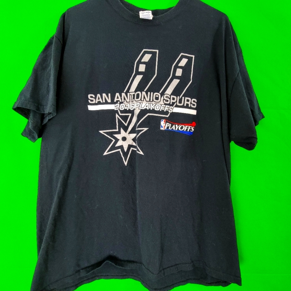 XL San Antonio Spurs 2016 Playoff t-shirt.